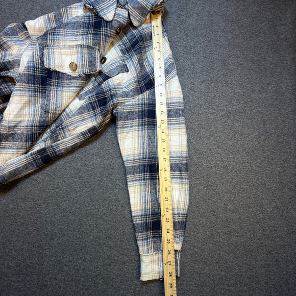 La Miel Blue Cream Plaid Button Down Shacket Frayed Raw Hem Small Oversized - Picture 8 of 8